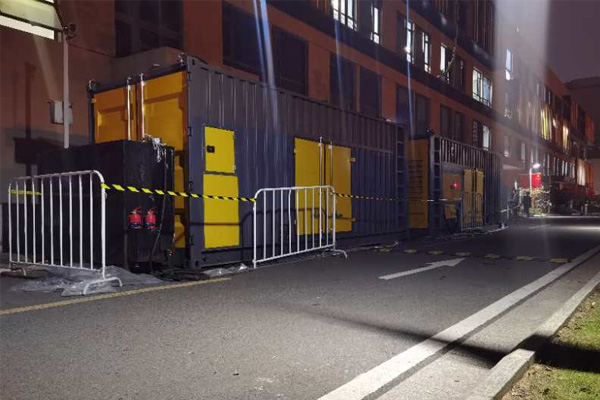 多祥镇柴油发电机组的输出电压是如何调节的？