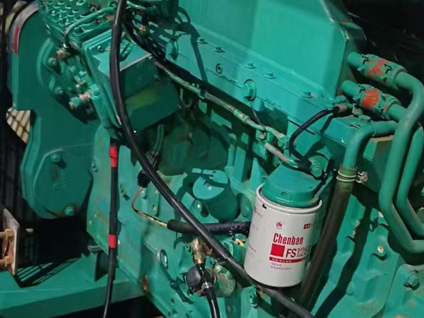 多祥镇如何确定新的发电机组控制系统是否与原系统兼容？