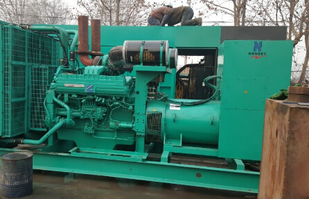 多祥镇发电机组如何判断水冷式机油散热器内部是否需要清洗？